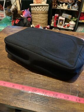 V make up pouch